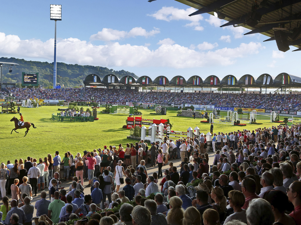 Publikumssicht auf das CHIO Reitturnier in Aachen