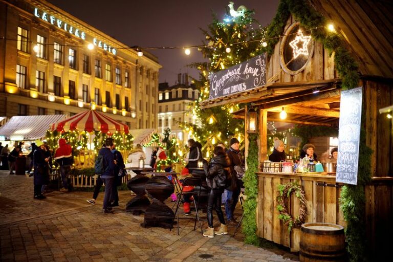 Weihnachtsmarkt-waehrend-der-Flusskreuzfahrt-768x512