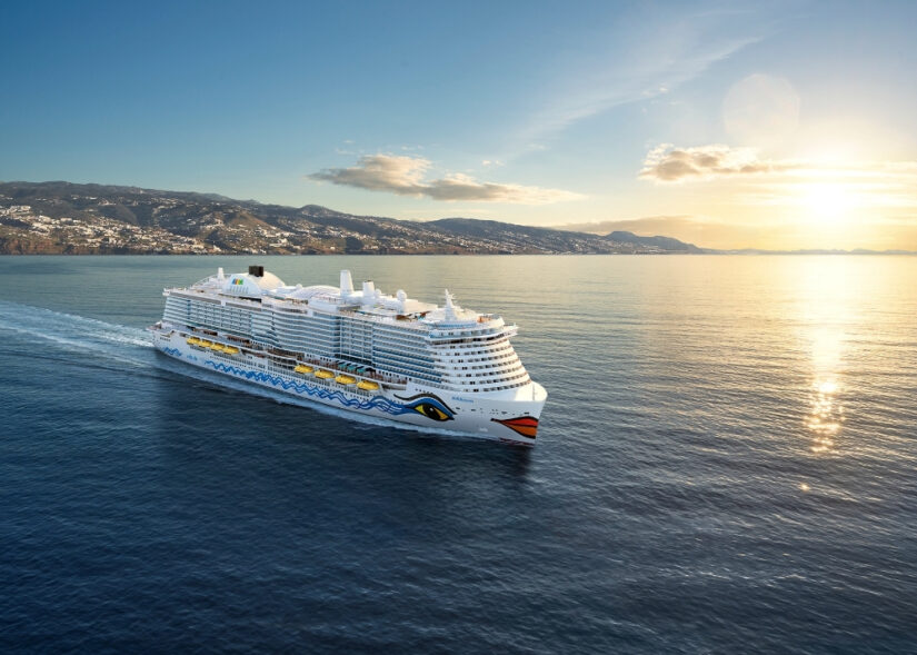 Außenansicht der AIDA auf dem Meer