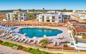 Außenansicht des Hotel Grand Leon & Spa